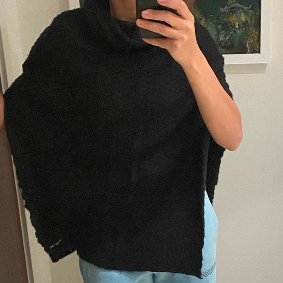 Sweater Cape - Picture 3 of 7